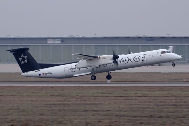 de Havilland Dash 8-400 (OE-LGQ)