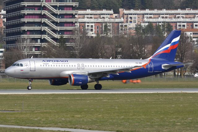 Airbus A320 (VQ-BIR)