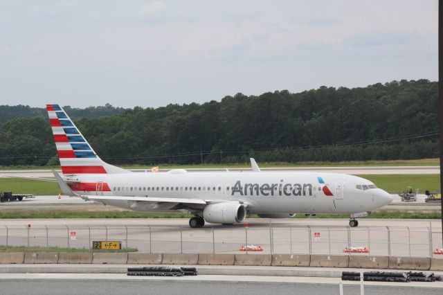 Boeing 737-800 (AAL1566)