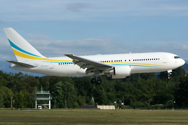 BOEING 767-200 (P4-CLA)