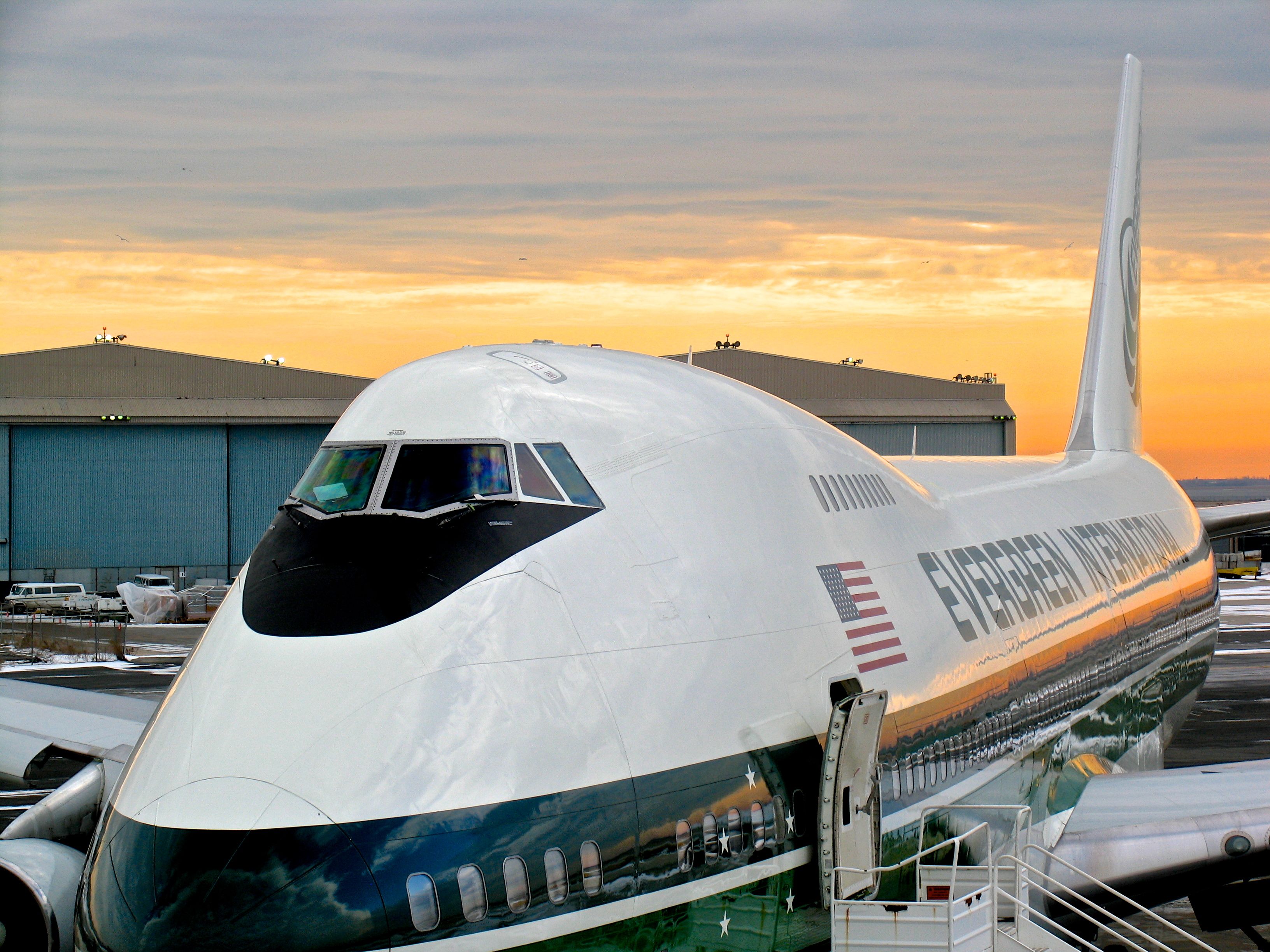 Boeing 747-200 (N470EV)