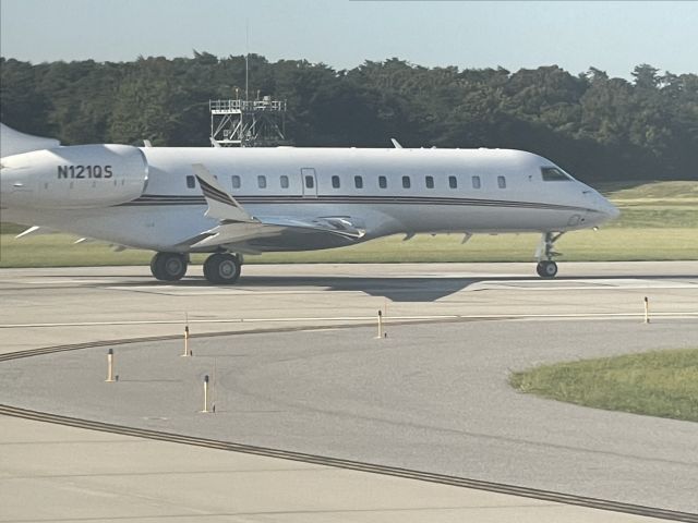 Bombardier Global 5000 (N121QS) - Starting takeoff roll. Headed to Hilton Head Island, South Carolina.