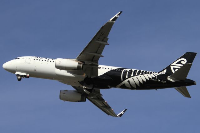 Airbus A320 (ZK-OXE)