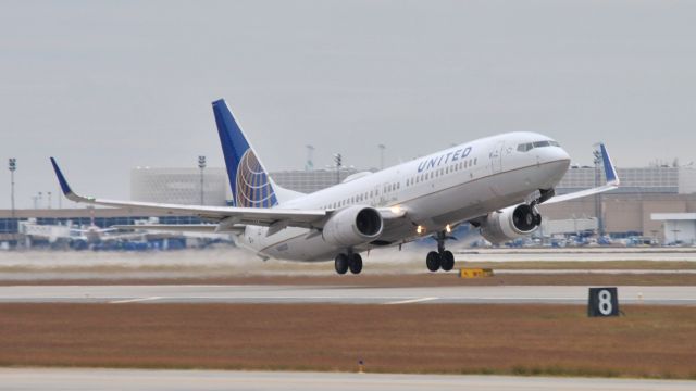 Boeing 737-800 (N14237)