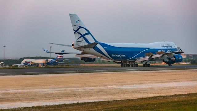 Boeing 747-200 (VP-BIK)