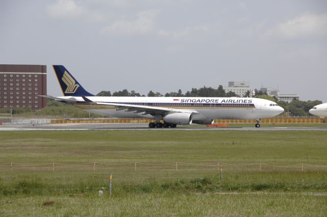 Airbus A330-300 (9V-STJ) - Departure at Narita Intl Airport 16R on 2011/5/4