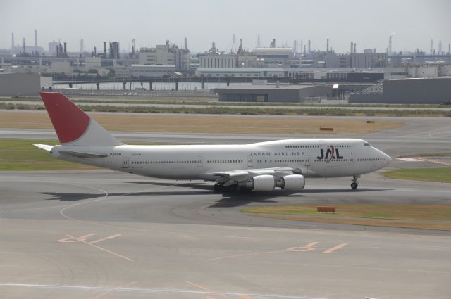 BON8908 — - Taxi at Haneda Intl Airport 0n 2010/9/6