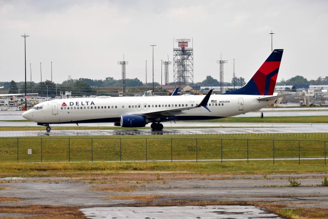 Boeing 737-800 (N856DN)