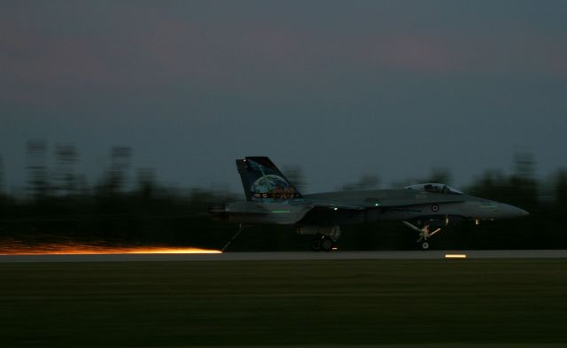 McDonnell Douglas FA-18 Hornet (18-8703)