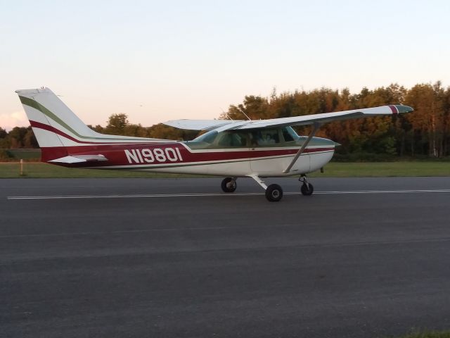 Cessna Skyhawk (N19801) - Back Taxi