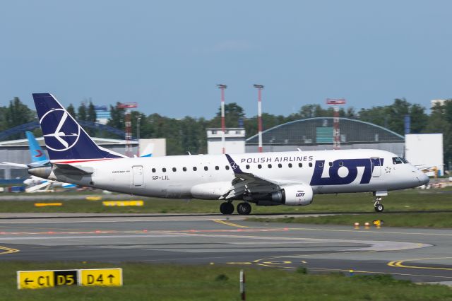 Embraer 175 (SP-LIL)