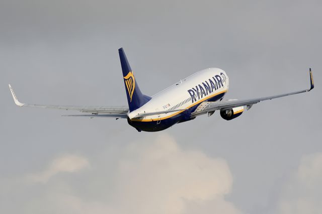 Boeing 737-800 (EI-DLY)
