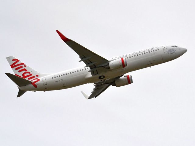 Boeing 737-800 (VH-YFF) - Getting airborne off runway 23. Friday 5th October 2012.