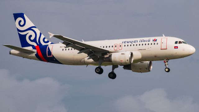 Airbus A319 (AXK878)