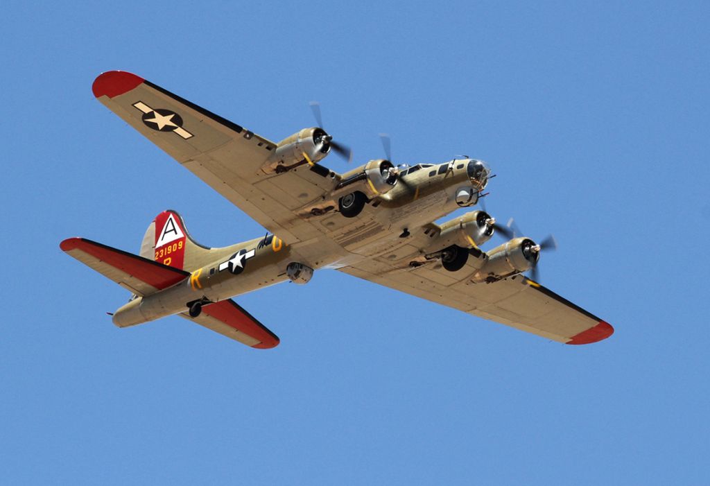 Boeing B-17 Flying Fortress (N93012)