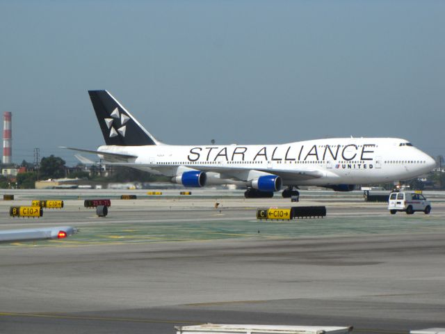 Boeing 747-400 (N121UA)