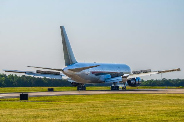 BOEING 767-300 (N441AX)