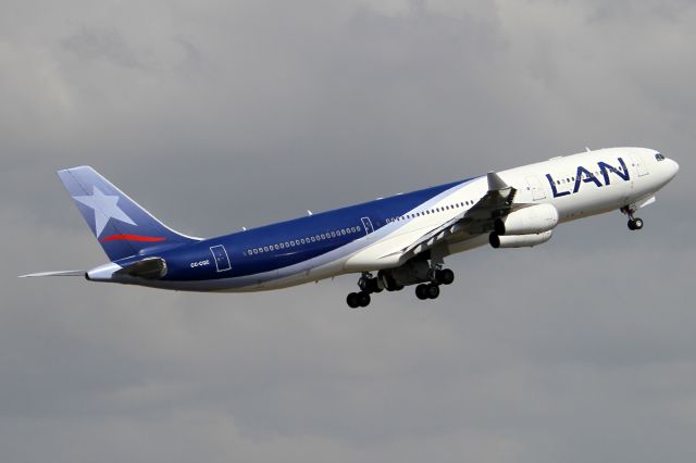 Airbus A340-300 (CC-CQC) - 24 NOV 2012