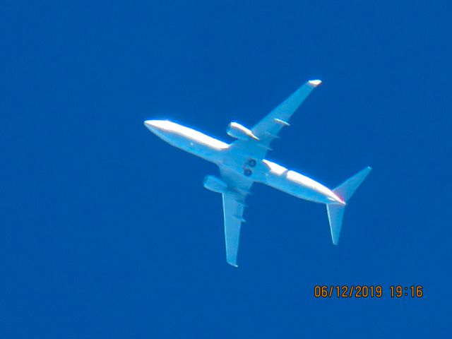 Boeing 737-800 (N932NN)