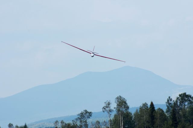 Piper Cherokee (N9916J) - Landing at Stowe Morrisville, VT.