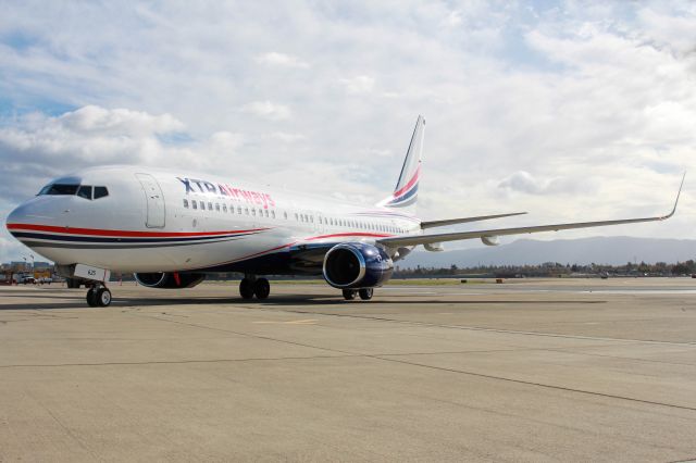 Boeing 737-800 (N625XA)