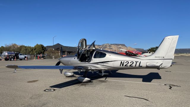 Cirrus SR-22 (N22TL)