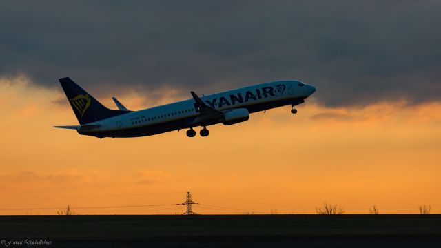 Boeing 737-700 (EI-EBE)