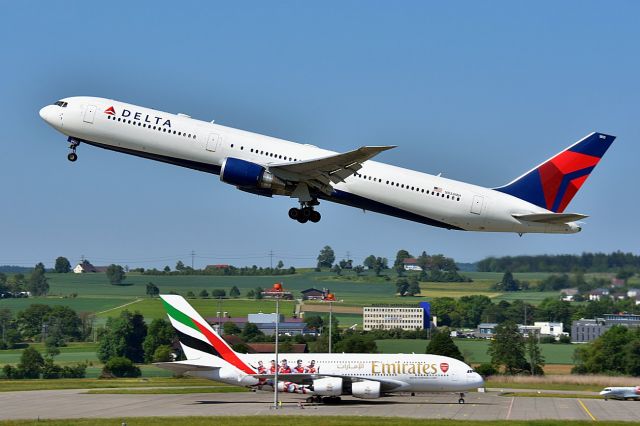 BOEING 767-400 (N834MH) - Delta Boeing 767-432(ER) takes off in Zurich on the way to Atlanta  05/29/2017