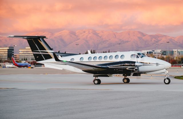 Beechcraft Super King Air 350 (N843FS)