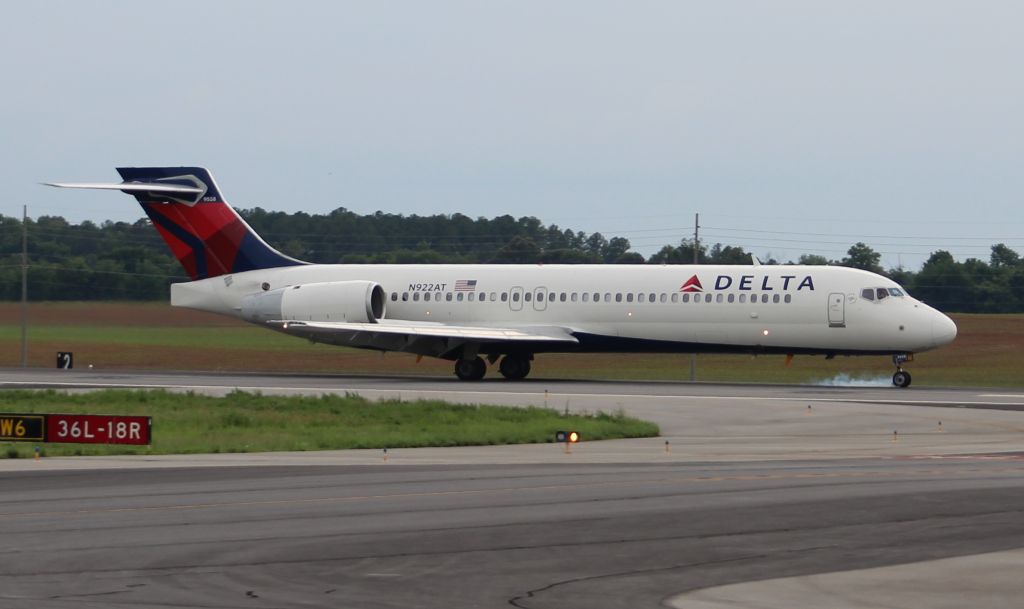 Boeing 717-200 (N922AT) - Nosewheel strike on Runway 36L by a Delta Boeing 717-200 arriving at Carl T. Jones Field, Huntsville International Airport, AL in the late afternoon of June 6, 2017. - 