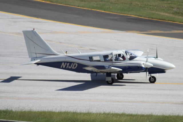 Piper Cherokee (N1JD) - N1JD taxing to the holding point alpha for take off at TNCM