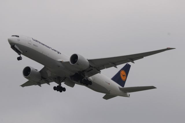 Boeing 777-200 (D-ALFE)