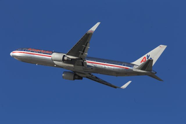 BOEING 767-300 (N361AA)