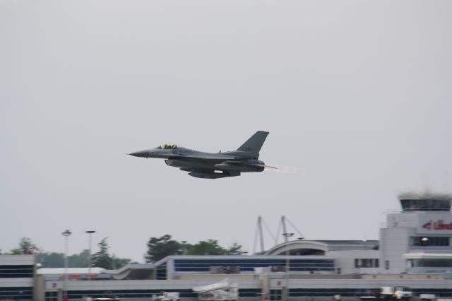 Lockheed F-16 Fighting Falcon — - Hi speed pass by the terminal at London,Intl,Airport,London,Canada CYXU/YXU Took this picture June19,2009 In for the weekend airshow at St.Thomas,Ont