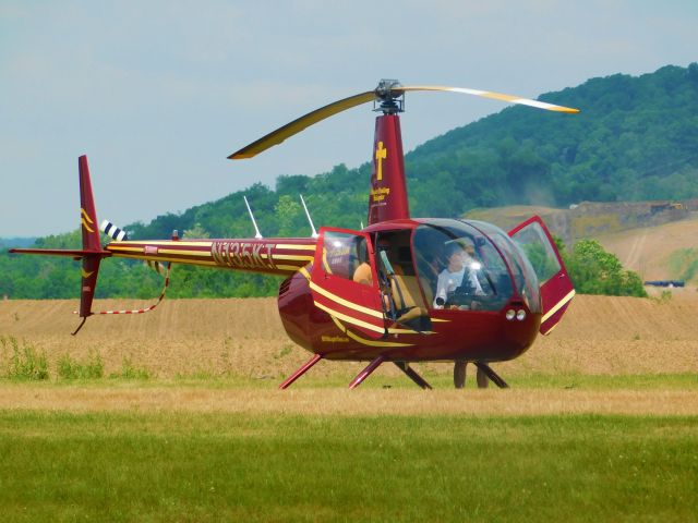 Robinson R-44 (N135KT)