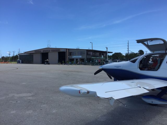 Cessna 350 (N1443T)