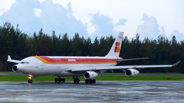 Airbus A340-300 (ZS-SXH) - This aircraft is currently flying with South African Airways. Shown here when it served with Iberia as EC-GQK, named Emilia Pardo Bazan.