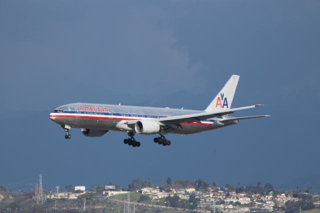Boeing 777-200 —
