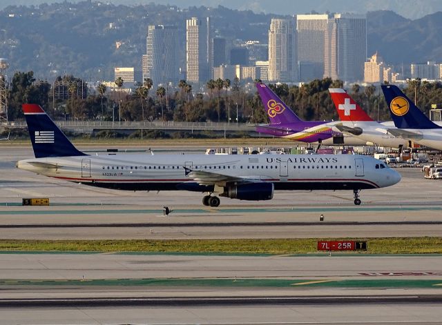 Airbus A321 (N532UW)