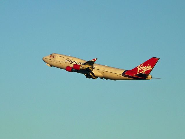 Boeing 747-400 (G-VTOP)