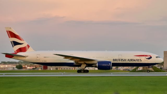 Boeing 777-200 (G-YMMB)