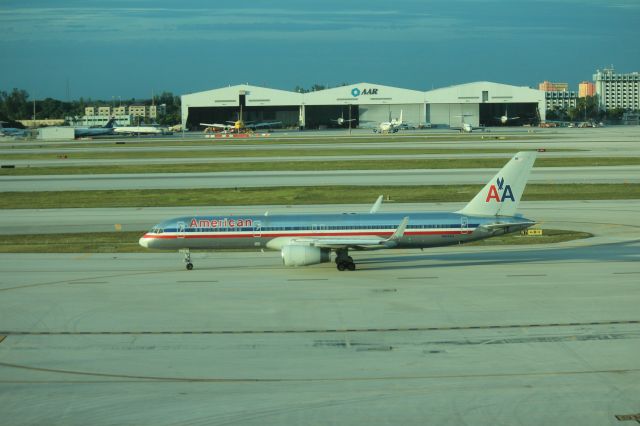 Boeing 757-200 (N619AA) - 111113 Taxiing out to Rwy 8R