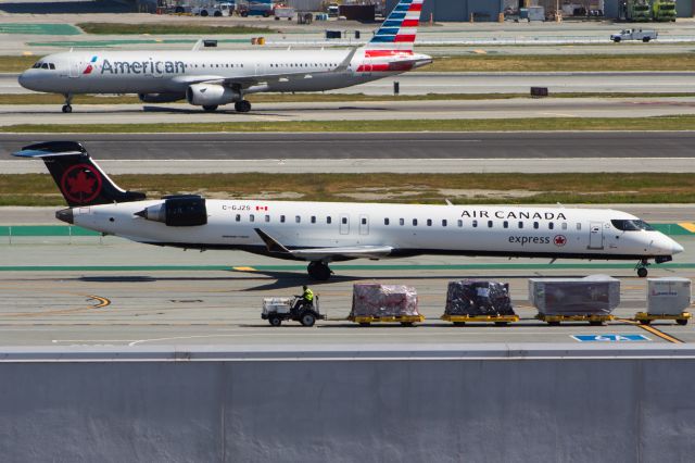 Canadair Regional Jet CRJ-900 (C-GJZS)