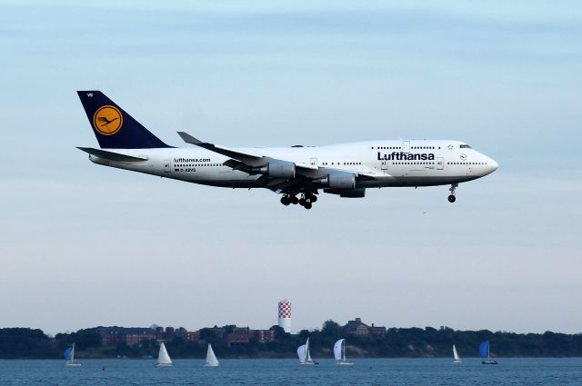 Boeing 747-400 (D-ABVS) - Early evening arrival for DLH 420, the second daily flight from Frankfurt.