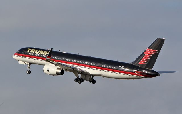 Boeing 757-200 (N757AF) - trump b757-2 n757af dep shannon 19/2/18.