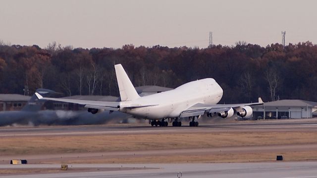 Boeing 747-400 (N473MC) - Rotating off 18L.