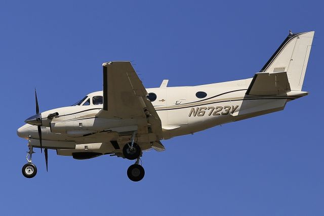 Beechcraft King Air 90 (N6723Y) - ARRIVING FROM Little River (KLLR). 3-29-19