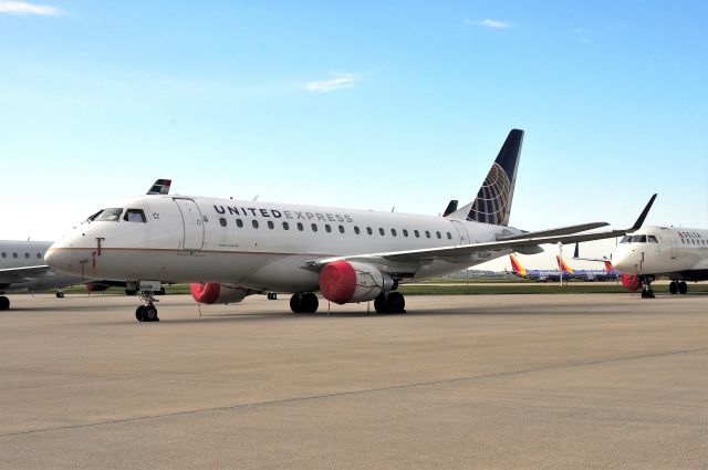 Embraer 170/175 (N656RW)