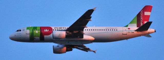 Airbus A320 (CS-TNH) - Approaching Lisbon at Sunset