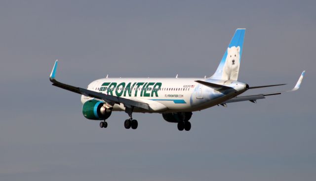 Airbus A320neo (N353FR) - On final is this 2019 Frontier Airlines Airbus A320-251N with "Blanco" the Polar Bear on the Tail from the Autumn of 2020.